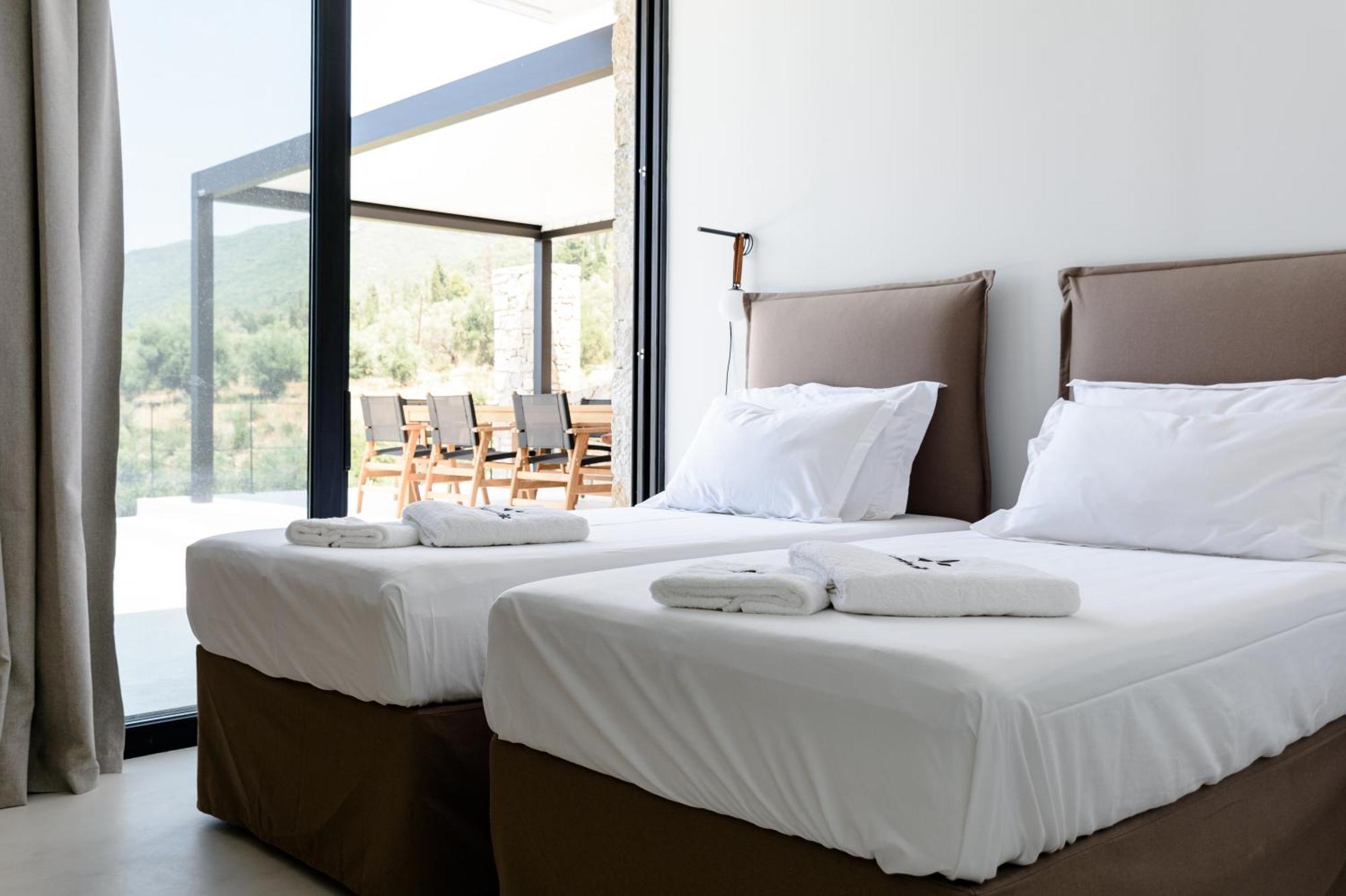 Villa Mandevilla Hillside Luxury *